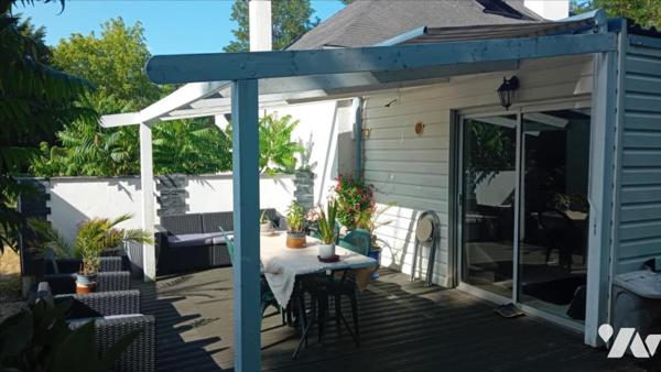 PARIGNE L'EVEQUE, Pavillon de plain-pied avec bois et mare.