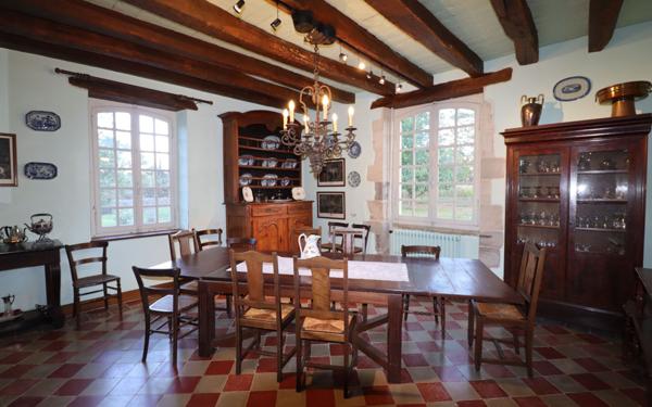 Maison à vendre    10 pièces • 408 m2 Saint-Martin-de-Seignanx