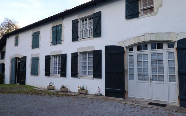 Maison à vendre    10 pièces • 408 m2 Saint-Martin-de-Seignanx