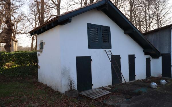 Maison à vendre    10 pièces • 408 m2 Saint-Martin-de-Seignanx