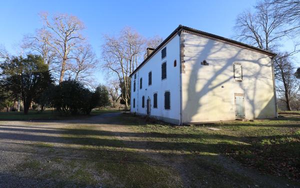 Maison à vendre    10 pièces • 408 m2 Saint-Martin-de-Seignanx