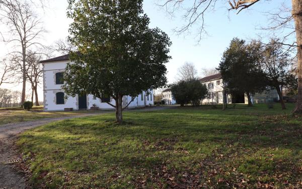 Maison à vendre    10 pièces • 408 m2 Saint-Martin-de-Seignanx