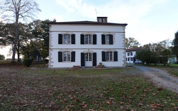 Maison à vendre    10 pièces • 408 m2 Saint-Martin-de-Seignanx