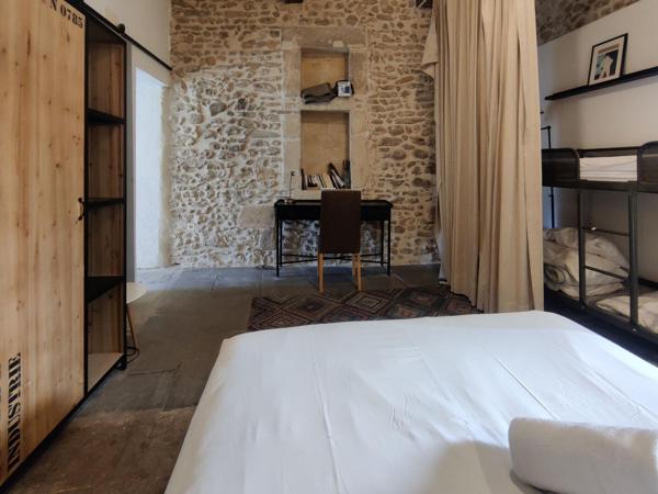 GRAND T2, CLIMATISÉ, GRANDE TERRASSE, SANS VIS-À-VIS