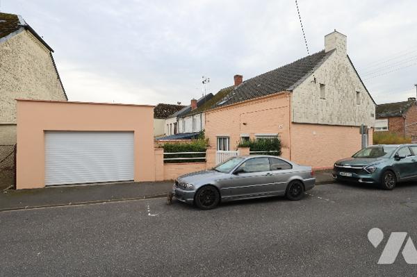 Exclusivité,
Très jolie maison située à deux pas du centre-ville, 3 chambres, garage, jardin.