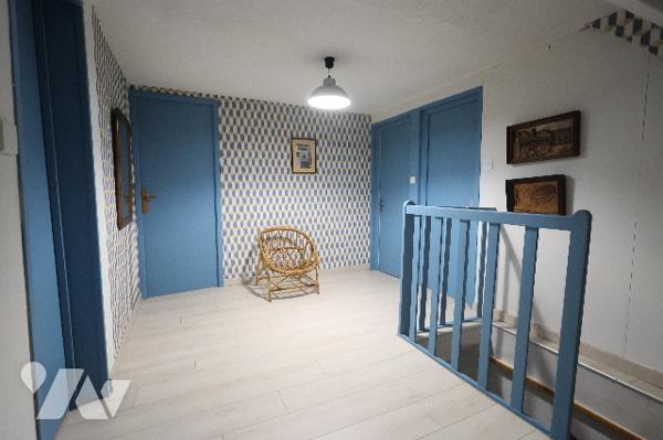 Exclusivité,
Très jolie maison située à deux pas du centre-ville, 3 chambres, garage, jardin.