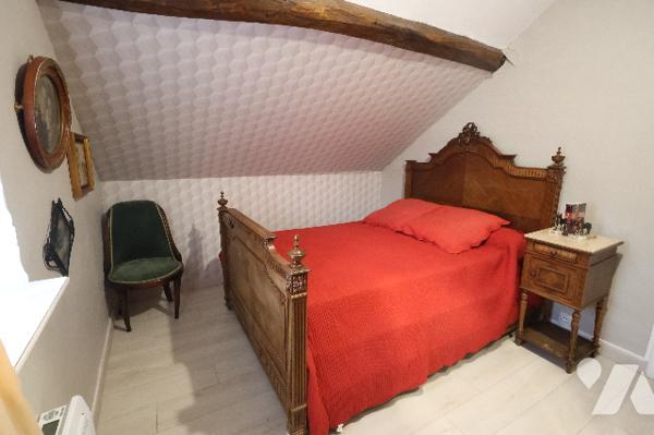 Exclusivité,
Très jolie maison située à deux pas du centre-ville, 3 chambres, garage, jardin.