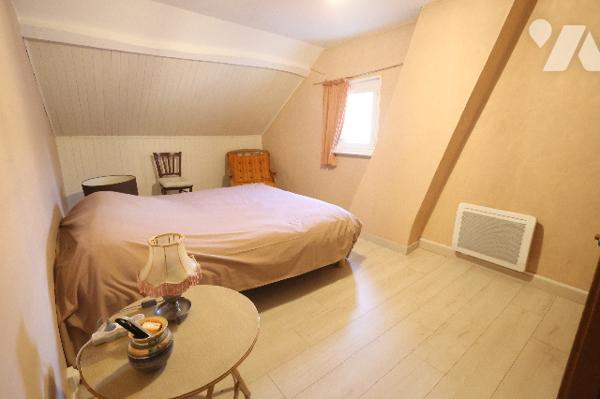 Exclusivité,
Très jolie maison située à deux pas du centre-ville, 3 chambres, garage, jardin.