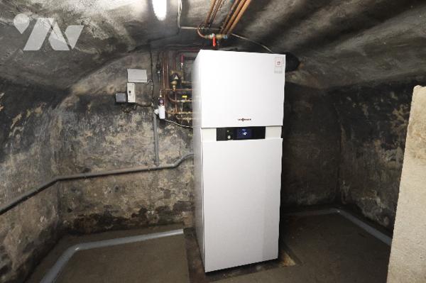 Exclusivité,
Très jolie maison située à deux pas du centre-ville, 3 chambres, garage, jardin.