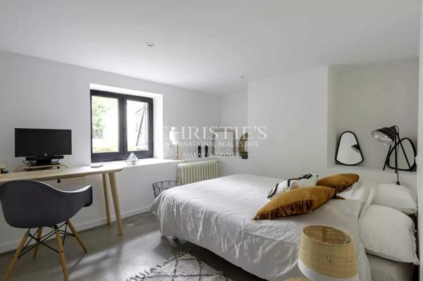 Bègles – Chartreuse en pierre avec jardin, piscine et garage