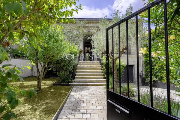 Bègles – Chartreuse en pierre avec jardin, piscine et garage