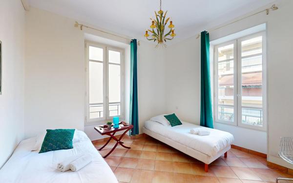 Appartement à vendre    3 pièces • 74 m2 Nice