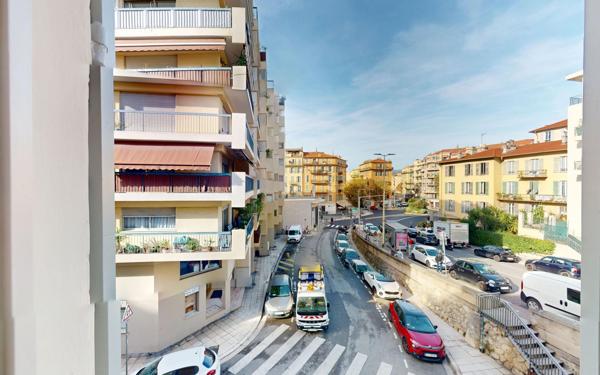 Appartement à vendre    3 pièces • 74 m2 Nice