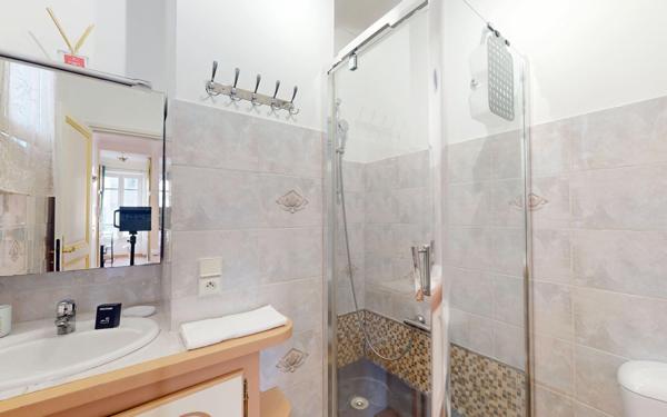 Appartement à vendre    3 pièces • 74 m2 Nice