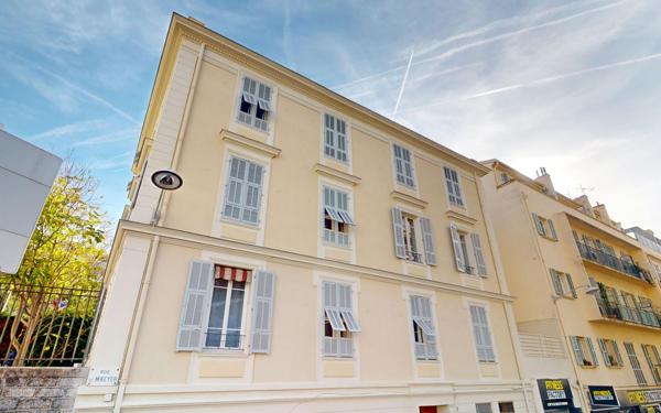 Appartement à vendre    3 pièces • 74 m2 Nice
