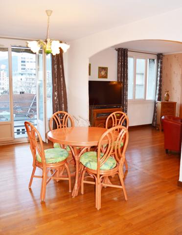 Grenoble (38100) Appartement grand T3 traversant Stalingrad 88 m².