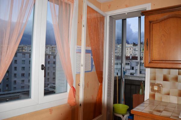Grenoble (38100) Appartement grand T3 traversant Stalingrad 88 m².