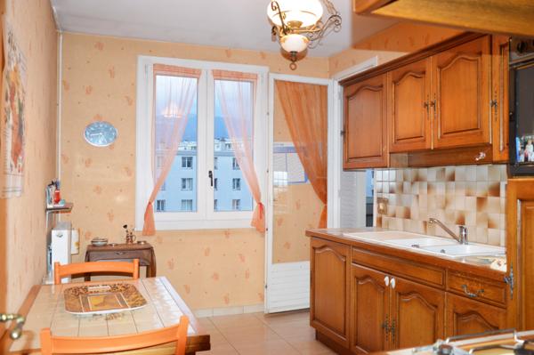 Grenoble (38100) Appartement grand T3 traversant Stalingrad 88 m².