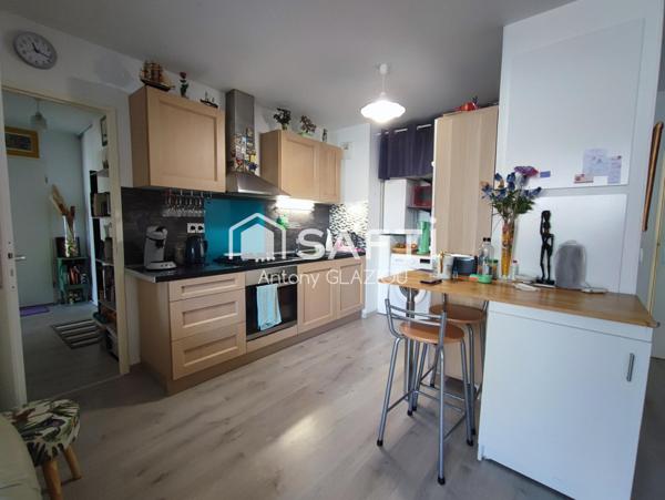 Plein centre de Bassens, superbe T3 + parking