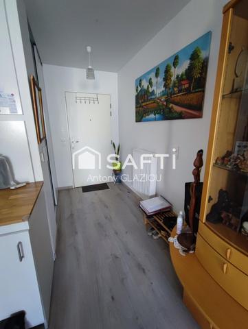 Plein centre de Bassens, superbe T3 + parking