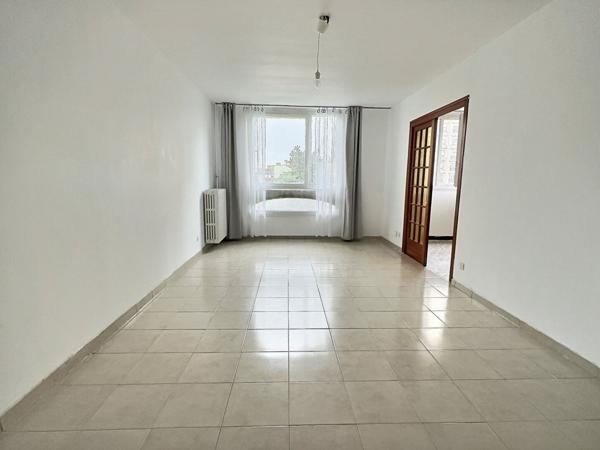 Appartement 3 pièces avec garage, LYON 8 proche TRAM T4