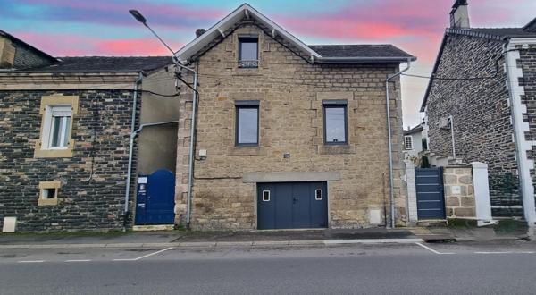 Maison rénovée avec jardin, 2 terrasses et garage.