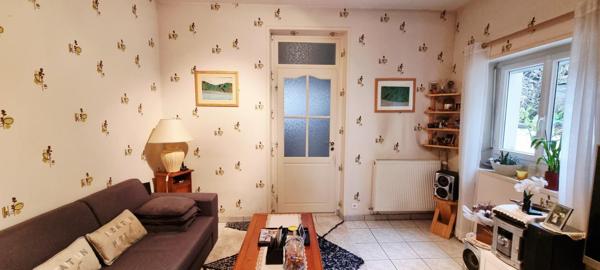 Maison rénovée avec jardin, 2 terrasses et garage.