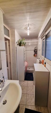 Maison rénovée avec jardin, 2 terrasses et garage.