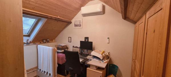 Maison rénovée avec jardin, 2 terrasses et garage.