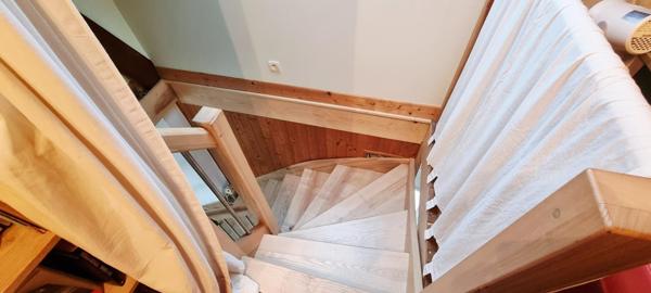 Maison rénovée avec jardin, 2 terrasses et garage.