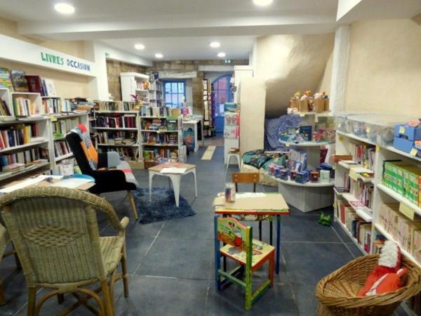 Immeuble avec local commercial et  appartement T4