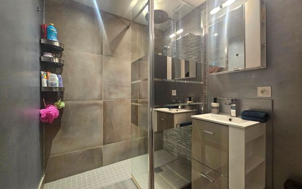 Maison à vendre    6 pièces •  Beauvoisin