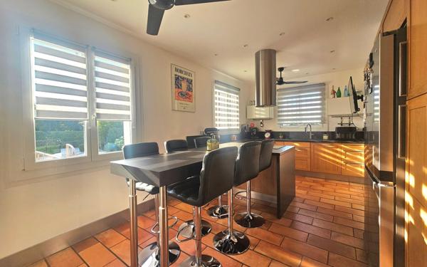 Maison à vendre    6 pièces •  Beauvoisin