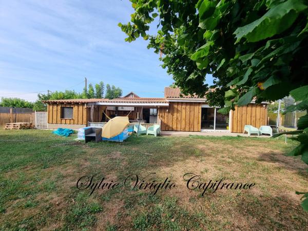 Maison sur 2 niveaux-5 pièces-3 chambres-SAINT PIERRE D'EYRAUD (24)-terrain de 2336 m²