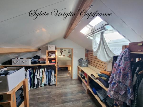 Maison sur 2 niveaux-5 pièces-3 chambres-SAINT PIERRE D'EYRAUD (24)-terrain de 2336 m²