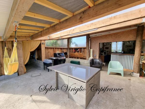 Maison sur 2 niveaux-5 pièces-3 chambres-SAINT PIERRE D'EYRAUD (24)-terrain de 2336 m²