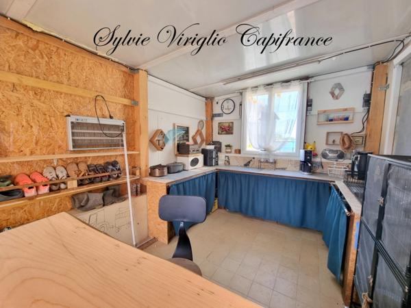 Maison sur 2 niveaux-5 pièces-3 chambres-SAINT PIERRE D'EYRAUD (24)-terrain de 2336 m²