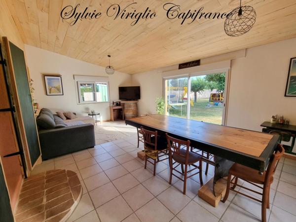 Maison sur 2 niveaux-5 pièces-3 chambres-SAINT PIERRE D'EYRAUD (24)-terrain de 2336 m²