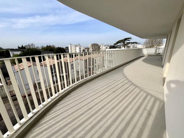 Appartement T5 - Grande Terrasse et 2 Parkings - Tram - Coeur du Bouscat