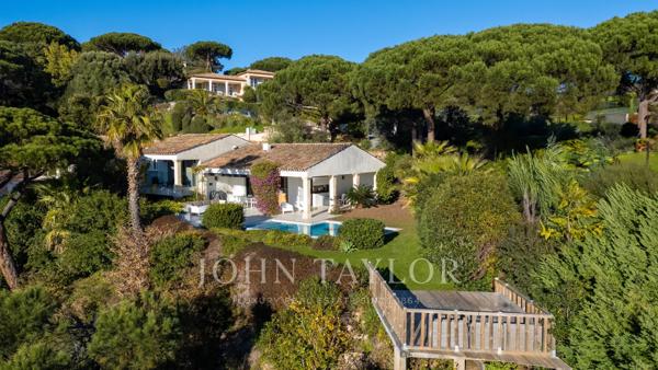 Villa avec vue mer et piscine sur les hauteurs de Gigaro