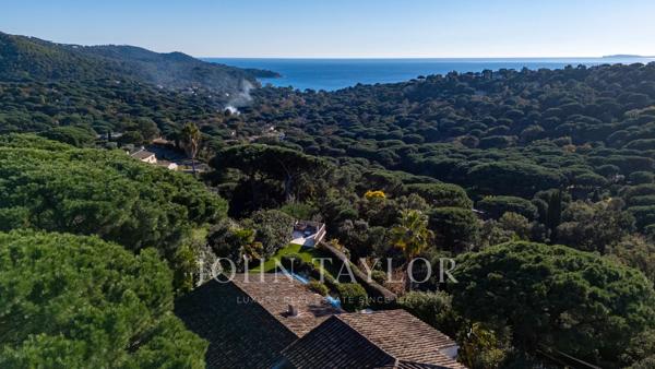 Villa avec vue mer et piscine sur les hauteurs de Gigaro