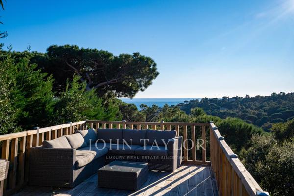 Villa avec vue mer et piscine sur les hauteurs de Gigaro
