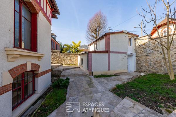 La maison à colombages avec dépendance