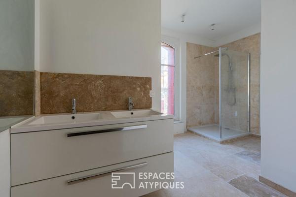 La maison à colombages avec dépendance