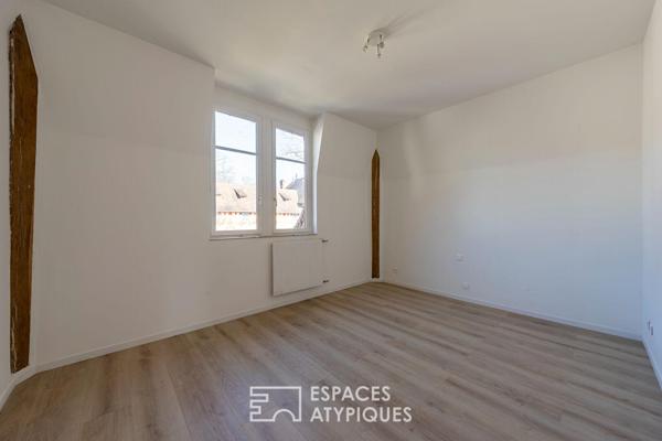 La maison à colombages avec dépendance