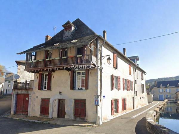 Immeuble - Vallee d'ossau - Réf.:205396 VALLEE D'OSSAU - IMMEUBLE HISTORIQUE A RENOVER - FORT POTENTIEL - CENTRE DE VILLAGE -