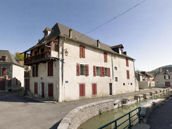 Immeuble - Vallee d'ossau - Réf.:205396 VALLEE D'OSSAU - IMMEUBLE HISTORIQUE A RENOVER - FORT POTENTIEL - CENTRE DE VILLAGE -