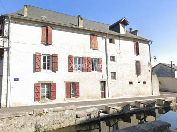 Immeuble - Vallee d'ossau - Réf.:205396 VALLEE D'OSSAU - IMMEUBLE HISTORIQUE A RENOVER - FORT POTENTIEL - CENTRE DE VILLAGE -