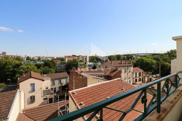 COUP DE COEUR - DUPLEX DERNIER ETAGE - VUE SUR LE STADE DE FRANCE