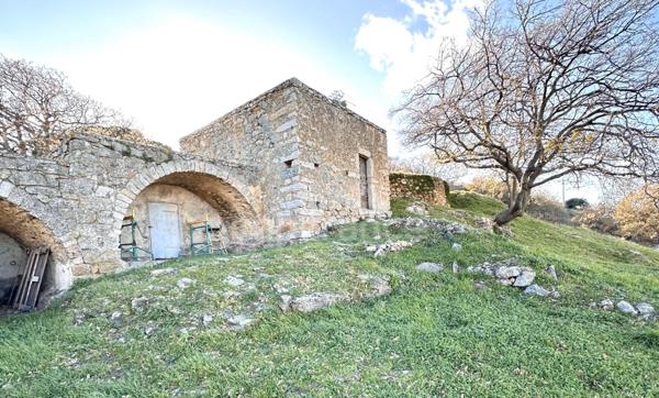 EXCLUSIVITE CATERI : Propriété vue Mer et Montagnes, avec villa, paillet et terrain.